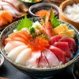 海鮮丼の具材選びにたのしもう!初心者から上級者まで楽しめる盛り付けガイド